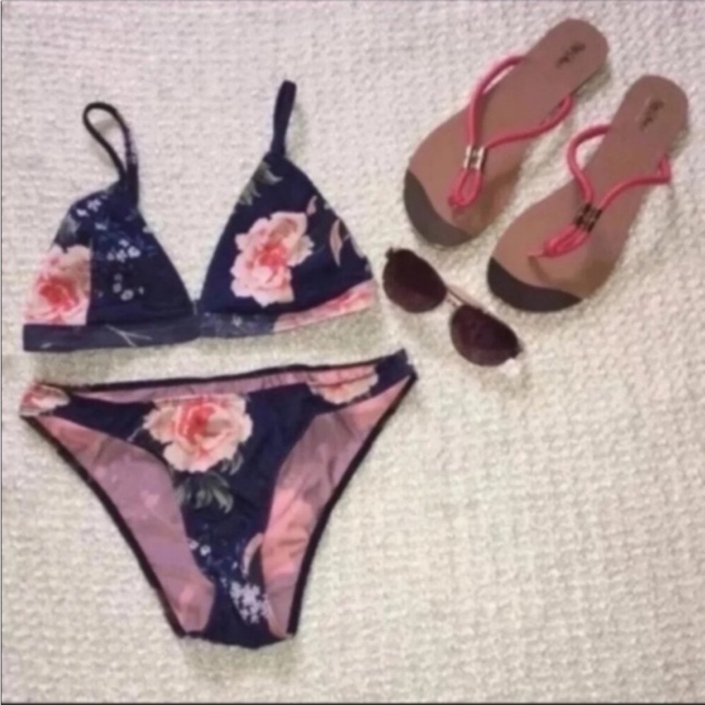 🌸 BOUTIQUE SIZE LARGE FLORAL BIKINI